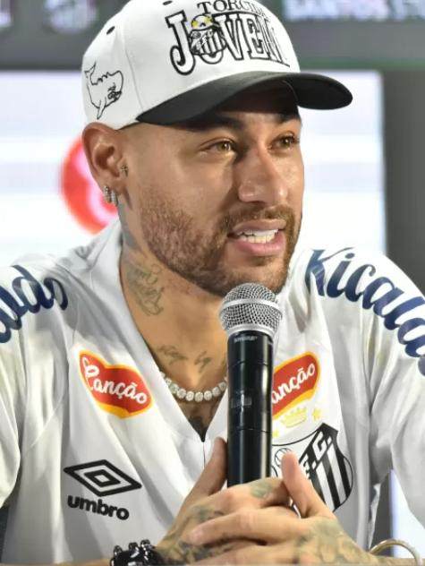 九游网游官网-回到巴西后首次新闻会 内马尔解释为何重返桑托斯