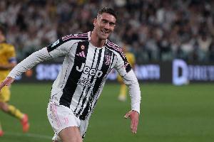 米体：尤文卖人处处受阻，球员不离队换不来钱导致引援拖沓